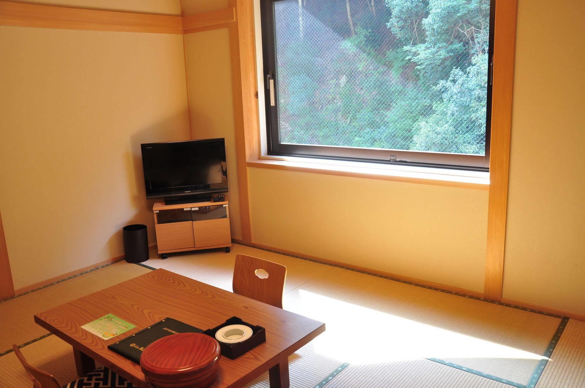 Hotel Obokekyo Mannaka Miyoshi  Esterno foto
